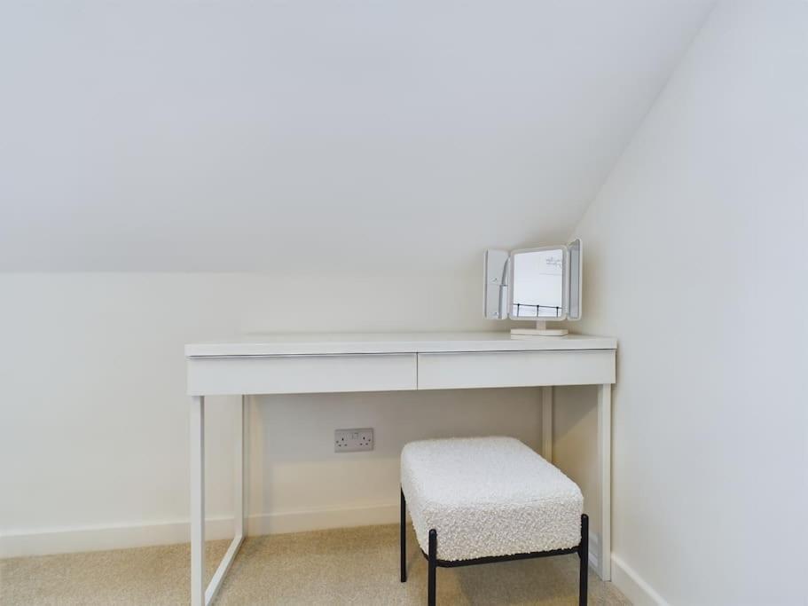 Arcadia House, Location With Parking, King Sized Beds And Wifi