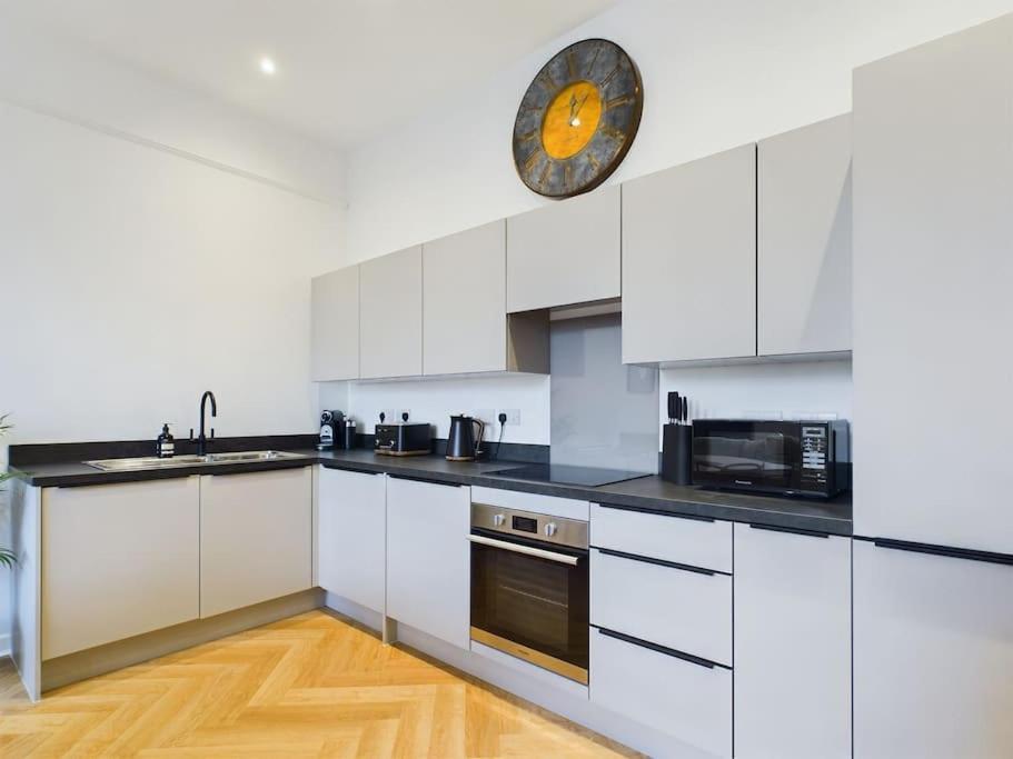 Arcadia House, Location With Parking, King Sized Beds And Wifi *